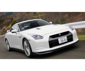 Nissan GT-R:  