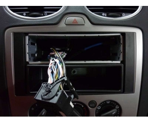 Как правильно установить магнитолу в автомобиль?