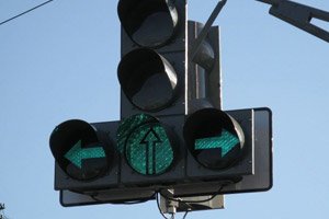 Светофор с дополнительной секцией: сигналы и правила проезда