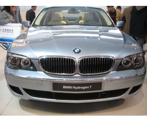 BMW Hydrogen 7 - один их первых в мире водородных автомобилей