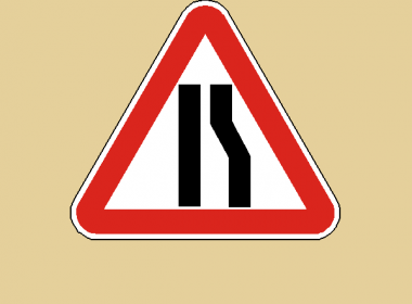 Знак сужения дороги, как правильно его понять
