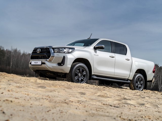    Toyota Hilux